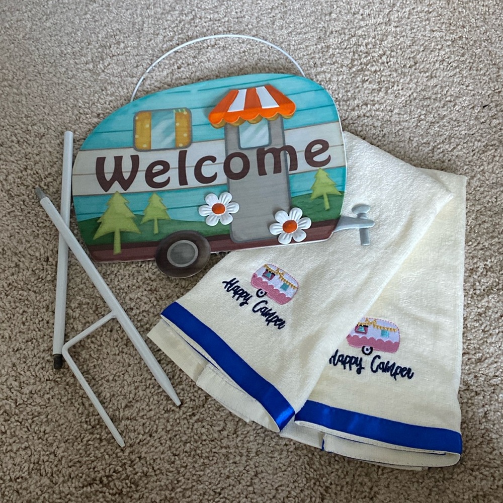Camping sign & kitchen towels - Picture 1 of 6